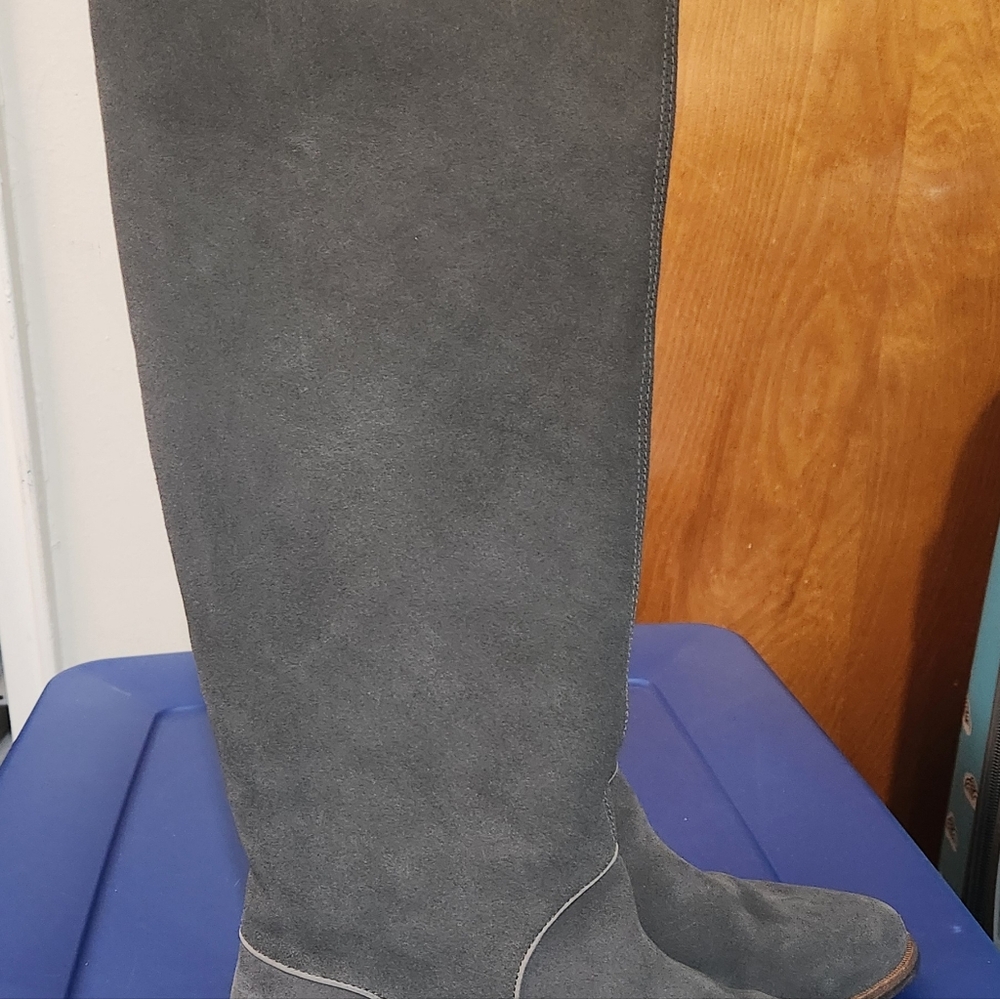 Ugg riding boots sz 9 in the color gray